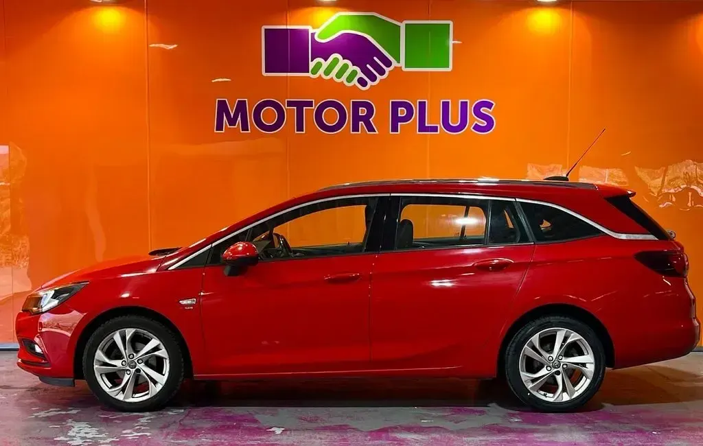 Used Vauxhall Astra SRi 150 HP (110 kW) 2017 Red Estate