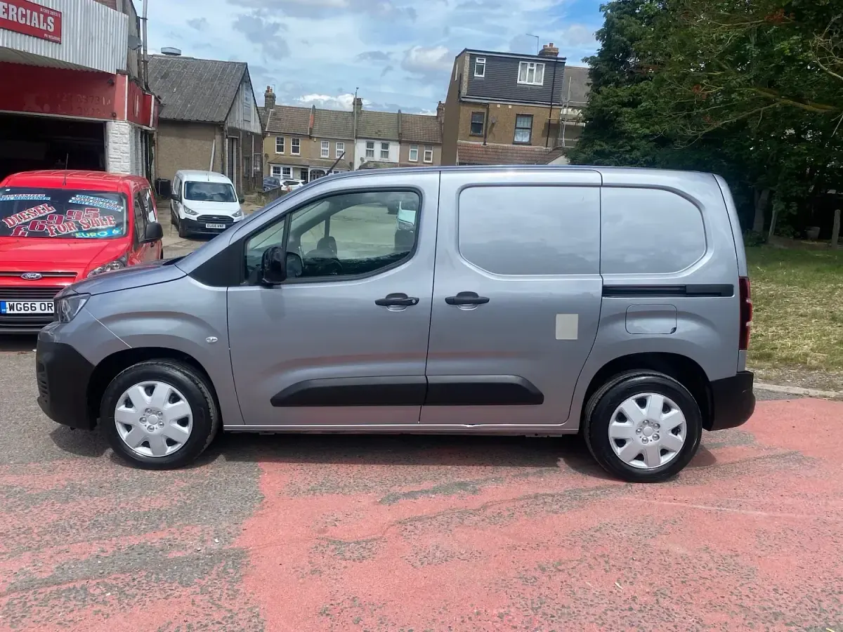 Used Peugeot Partner 131 HP (96 kW) 2022 Grey MPV