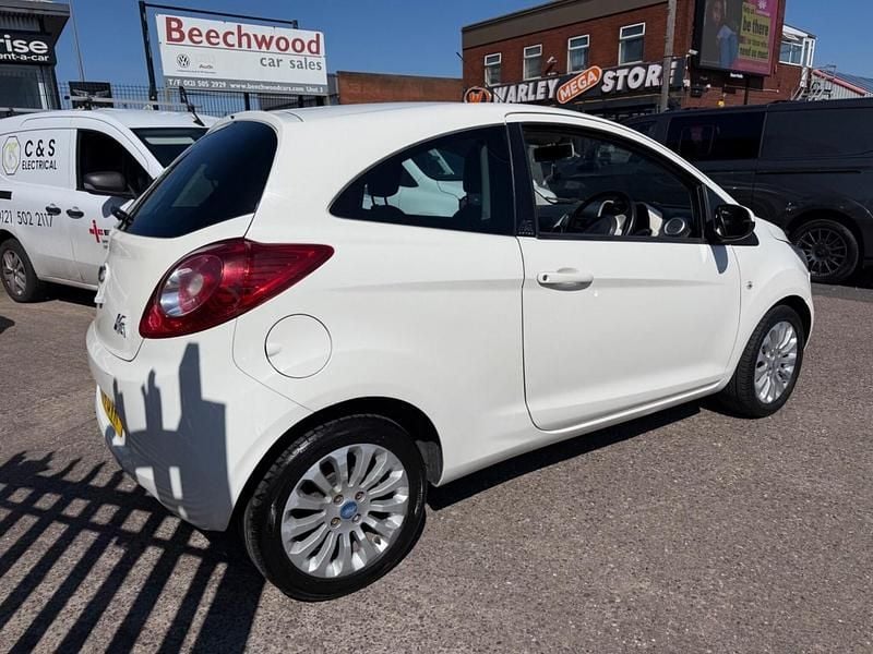Używany Ford Ka Zetec 69 KM (50 kW) 2014 Biały Hatchback