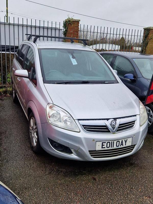 Used Vauxhall Zafira Design Edition 2011 Silver MPV