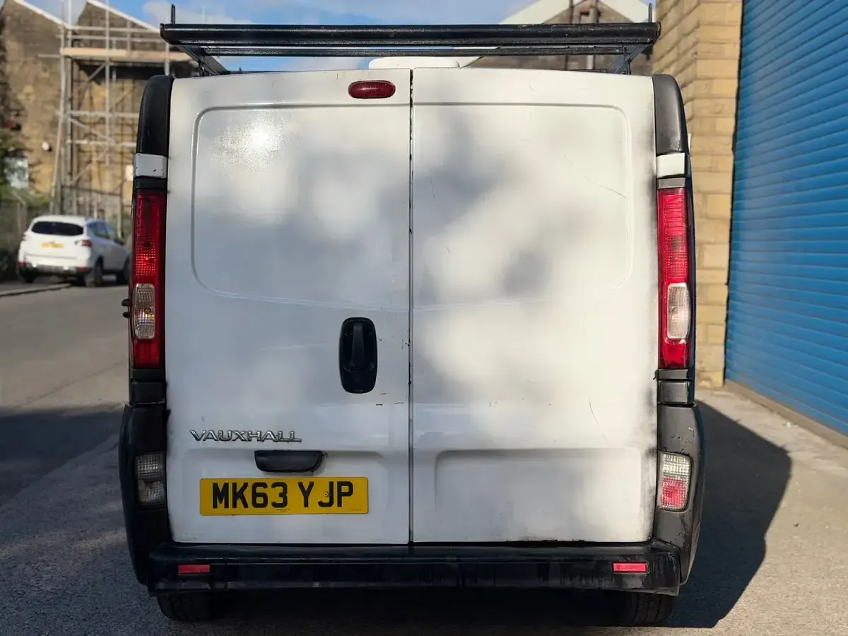 Used Vauxhall Vivaro 115 HP (84 kW) 2014 White MPV