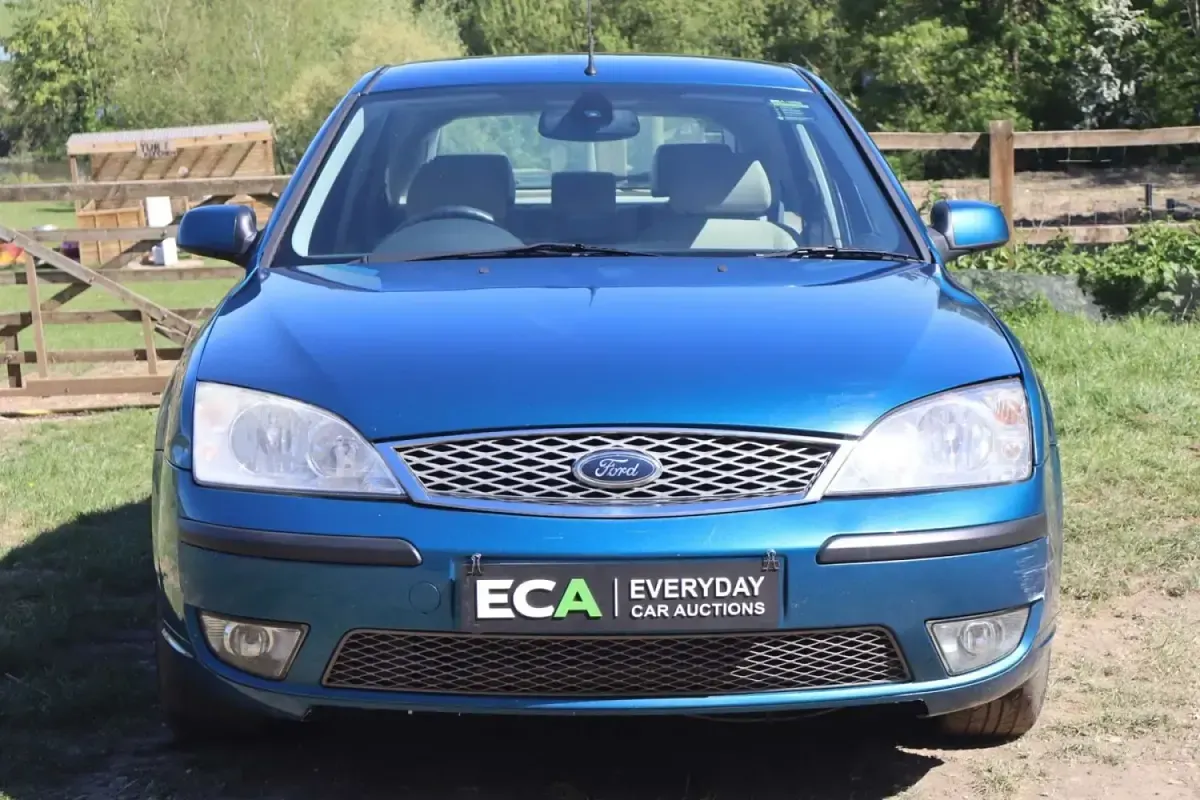 Usata Ford Mondeo Ghia 145 CV (106 kW) 2006 Blu Utilitaria