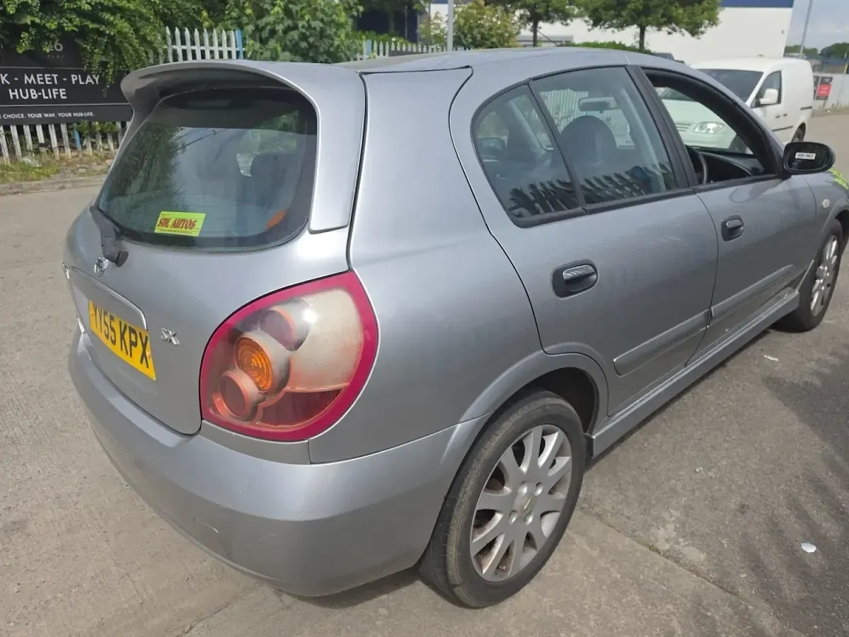 Used Nissan Almera 98 HP (72 kW) 2005 Silver Hatchback