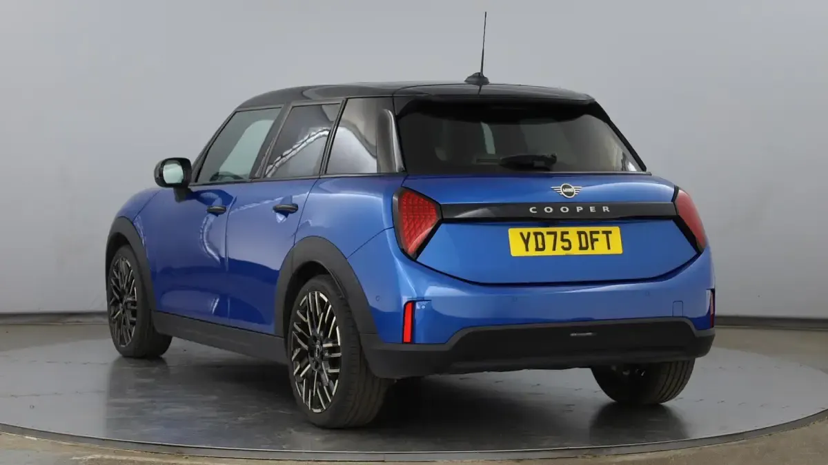 Used Mini Cooper Hatch 113 kW (154 HP) 2026 Blue Hatchback