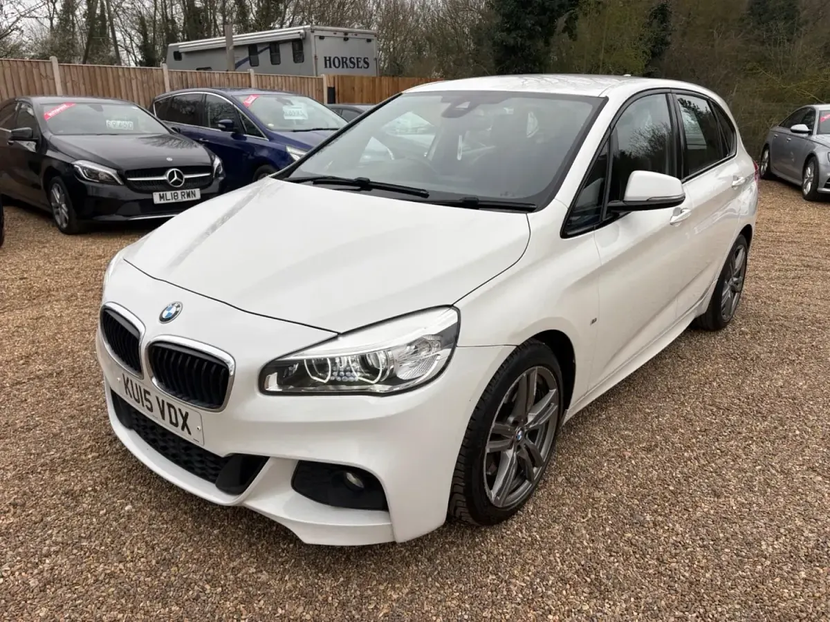 Begagnad BMW 225 M Sport 231 HK (169 kW) 2015 Vit Halvkombi