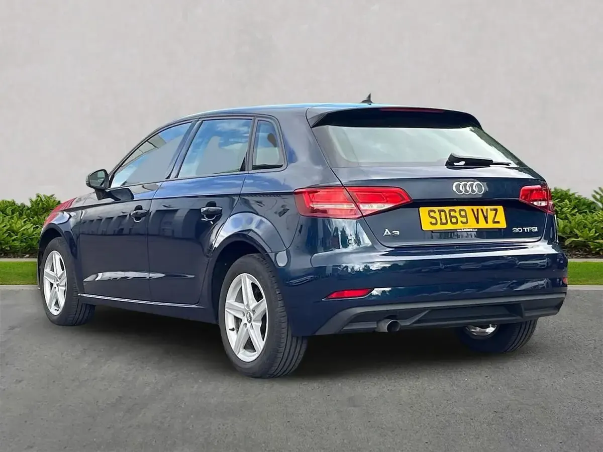 Used Audi A3 Sportback Advanced 116 HP (85 kW) 2019 Blue Hatchback