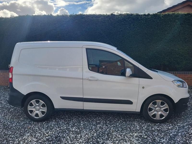 White Used 2018 Ford Transit Trend Van | £4,495 (Fair price) - Image 1/4
