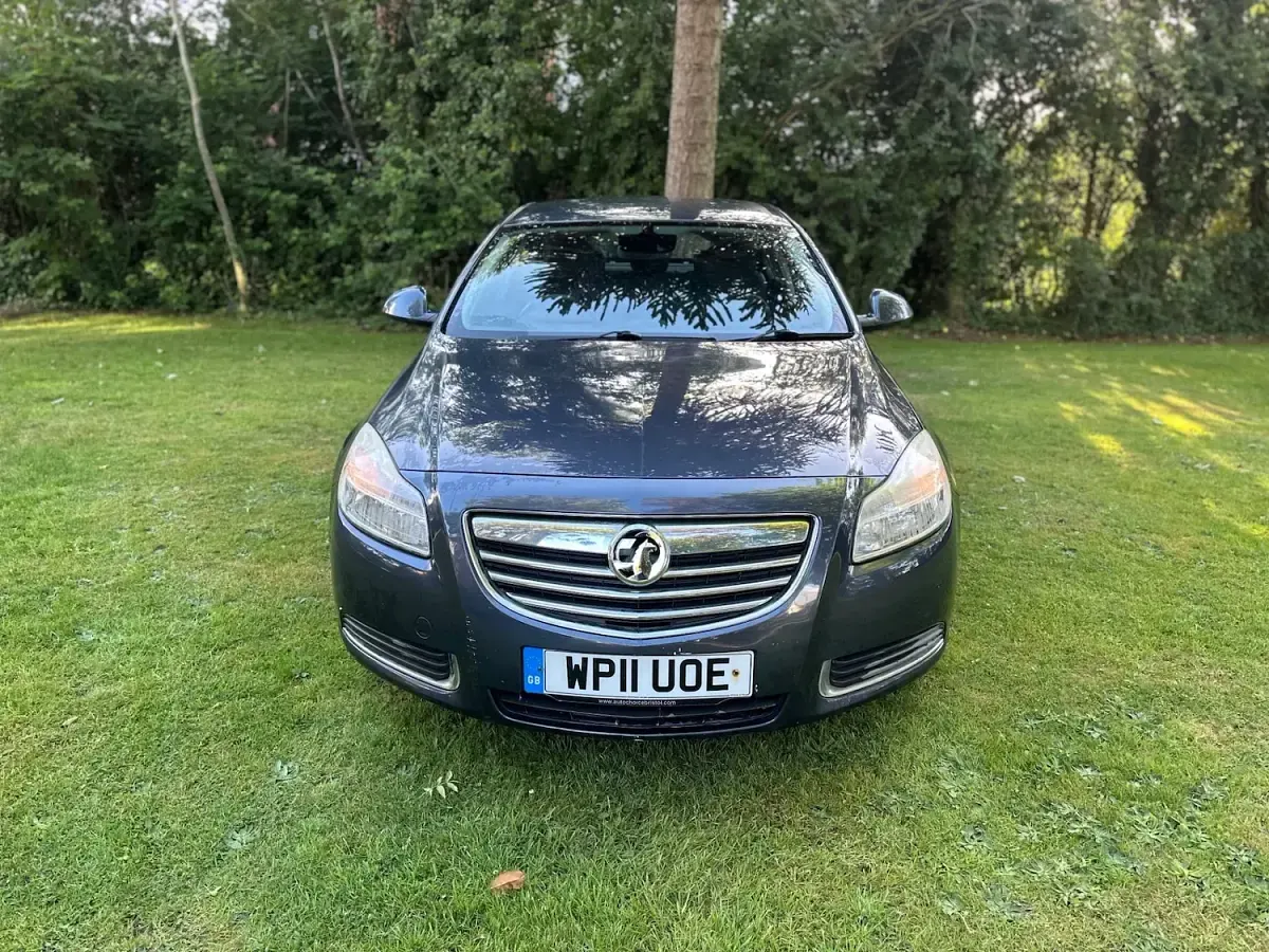 Used Vauxhall Insignia 220 HP (161 kW) 2011 Blue Hatchback