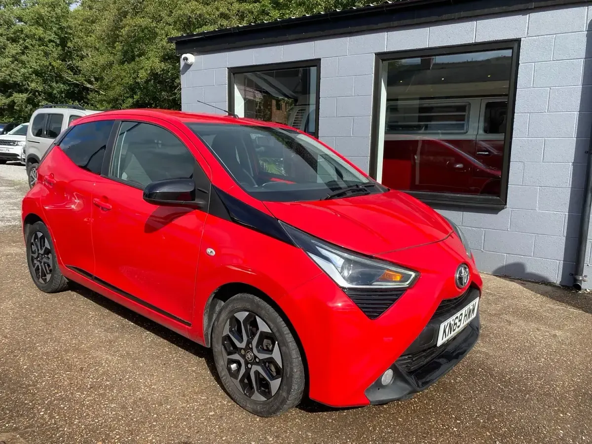 Used Toyota Aygo Trend 72 HP (52 kW) 2019 Red Hatchback