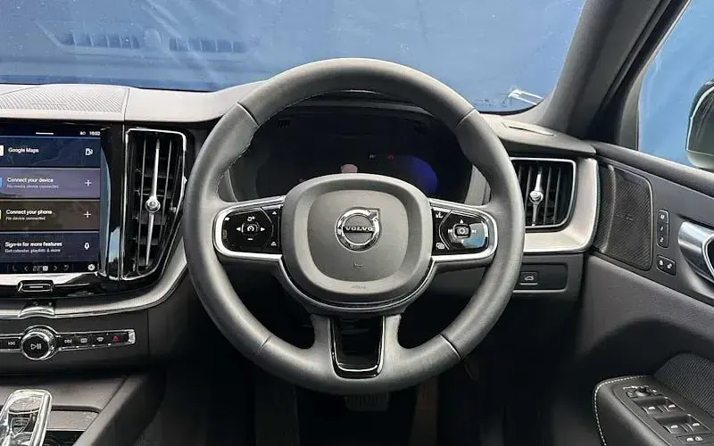 Used Volvo XC60 Plus 197 HP (144 kW) 2022 White SUV