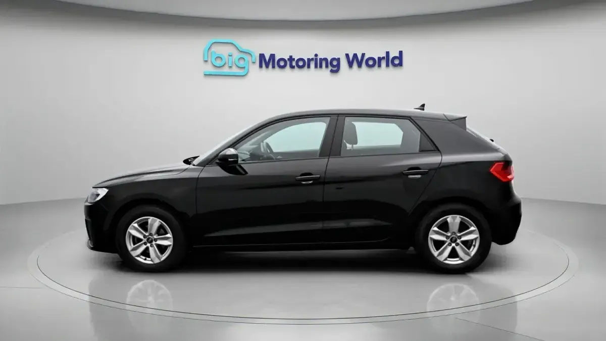 Second-hand Audi A1 Sportback 94 CP (69 kW) 2023 Negru Hatchback