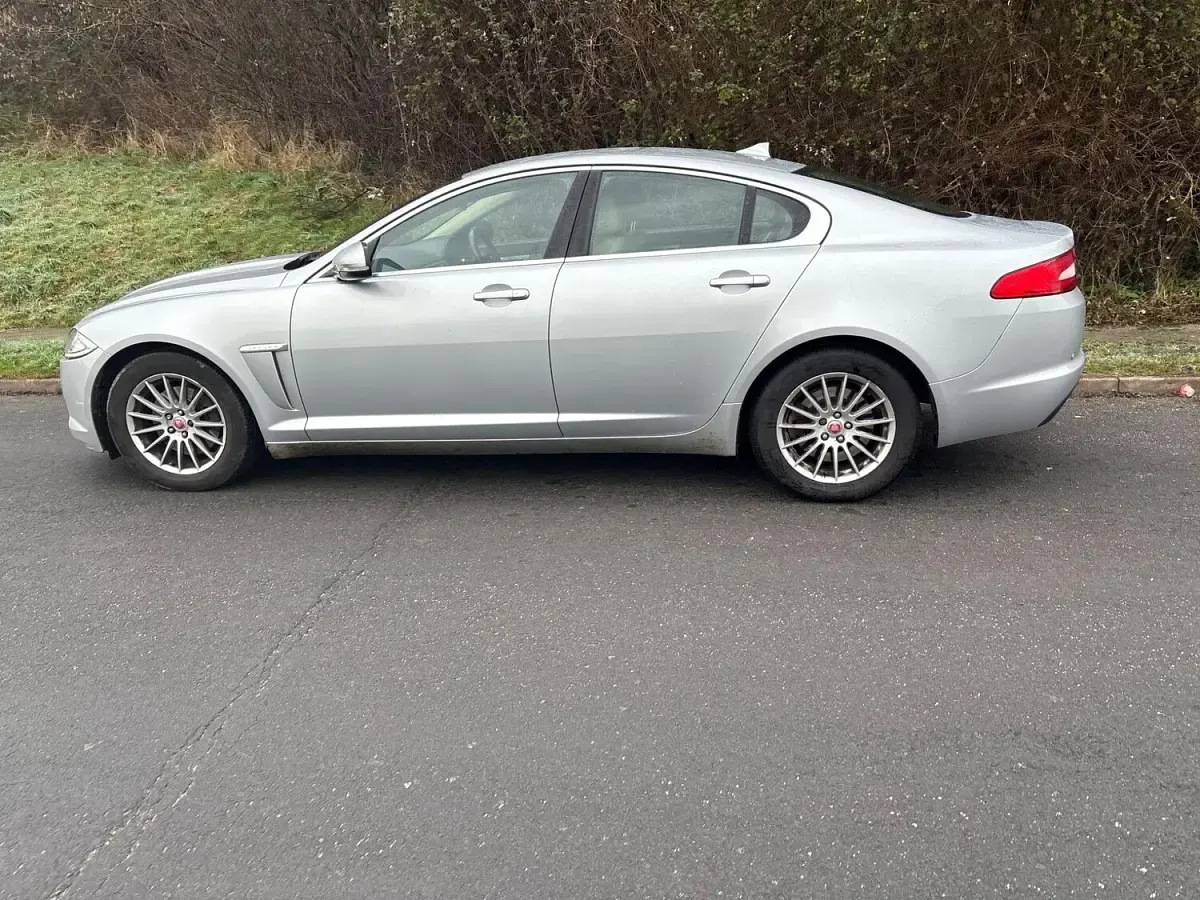 Used Jaguar XF SE 2013 Silver Sedan