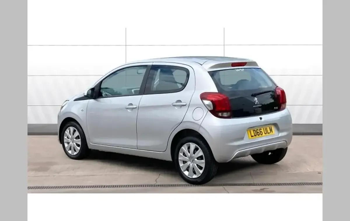 Used Peugeot 108 Active 67 HP (49 kW) 2016 Silver Hatchback
