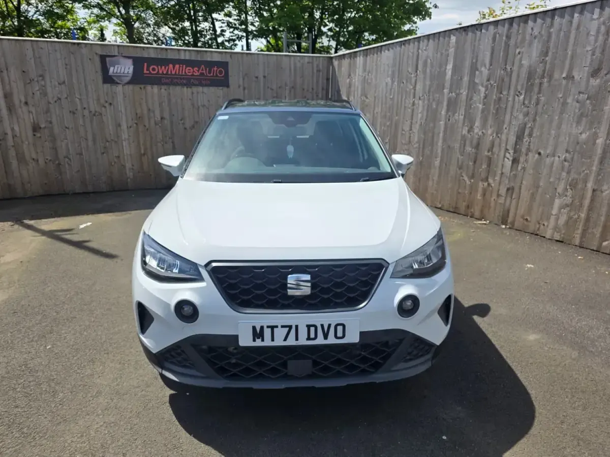 Begagnad Seat Arona SE Technology 110 HK (80 kW) 2021 Vit SUV