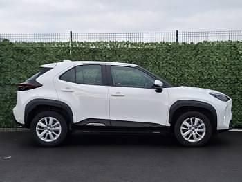 Used Toyota Yaris Hybrid 116 HP (85 kW) 2023 White Hatchback