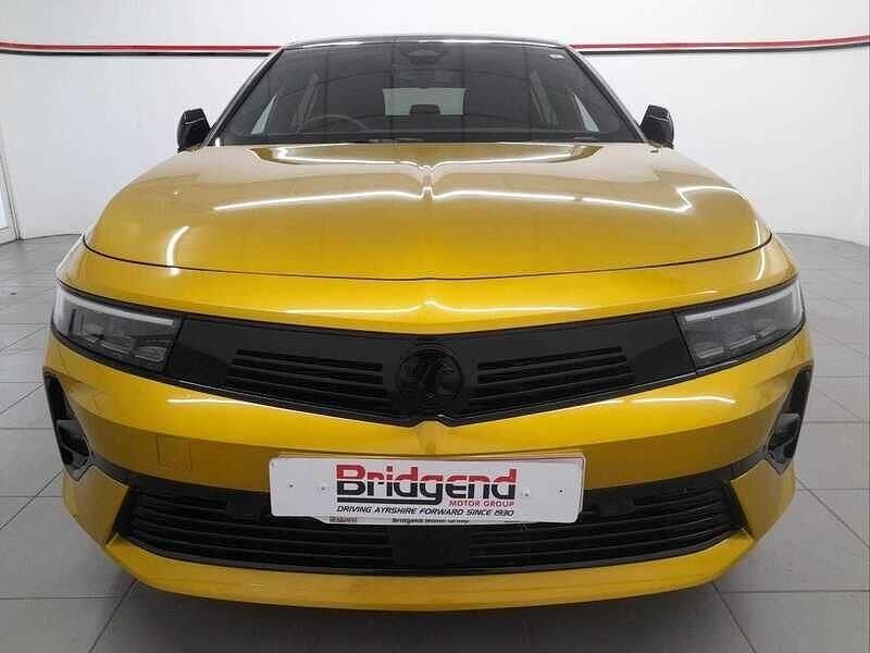 Second-hand Vauxhall Astra GS Line 2023 Galben Hatchback