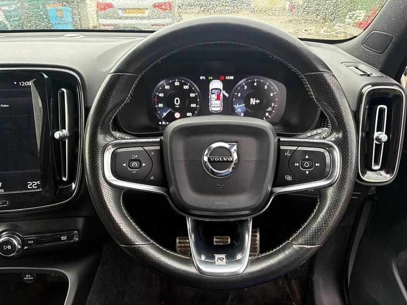 Used Volvo XC40 R-Design 156 HP (114 kW) 2018 White SUV