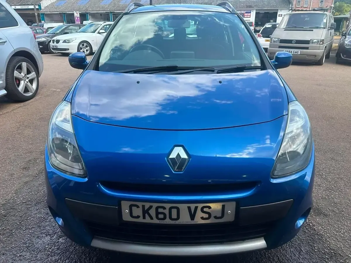 Used Renault Clio Dynamique 86 HP (63 kW) 2010 Blue Estate