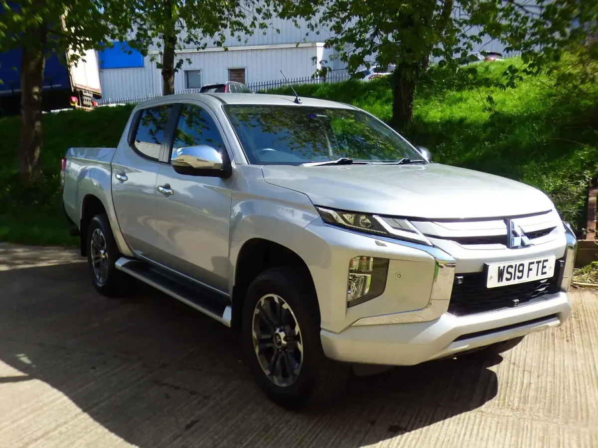 Used Mitsubishi L200 150 HP (110 kW) 2019 Silver Pickup