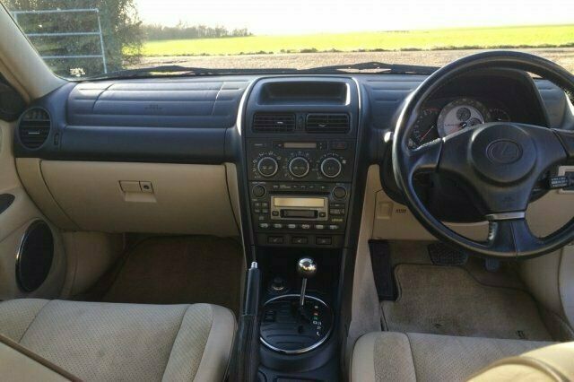 Used Lexus IS200 153 HP (112 kW) 2002 Sedan