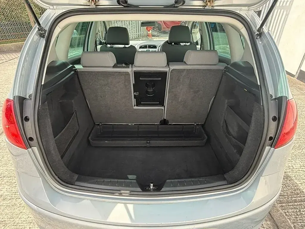 Begagnad Seat Altea Stylance 105 HK (77 kW) 2006 Blå Minibuss