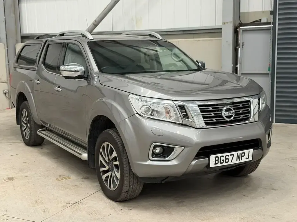 Used Nissan Navara Tekna 190 HP (139 kW) 2017 Grey Pickup
