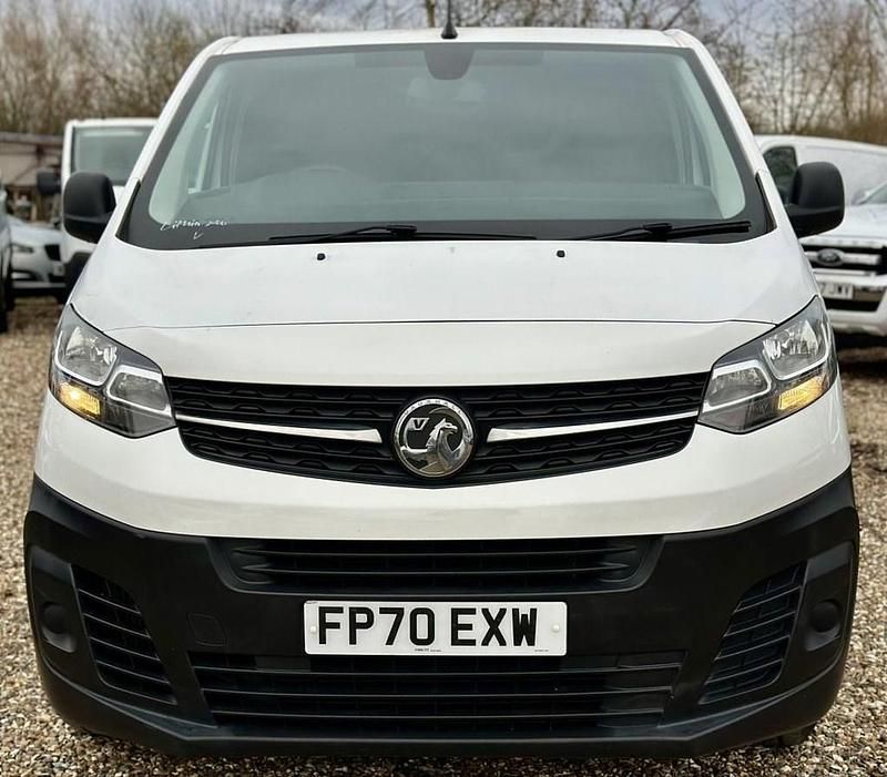Second-hand Vauxhall Vivaro S 120 CP (88 kW) 2020 Alb Monovolum
