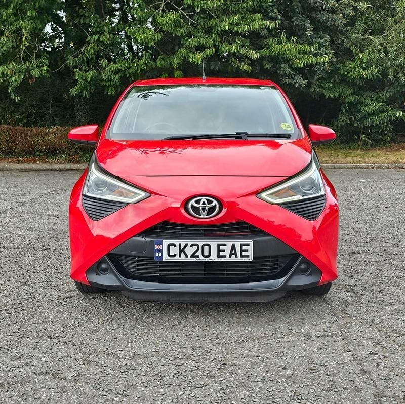 Used Toyota Aygo X-play 72 HP (52 kW) 2020 Red Hatchback