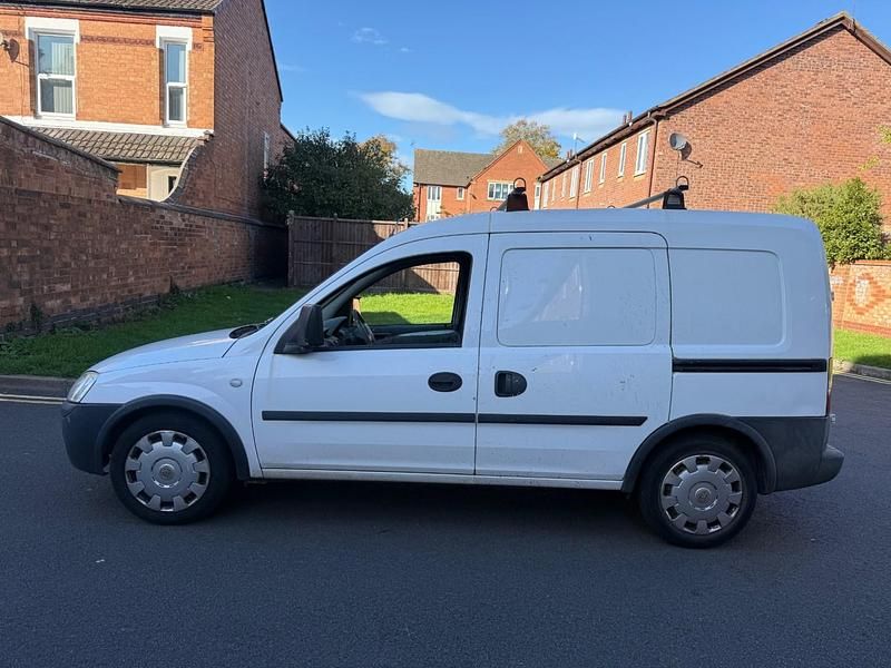 Used Vauxhall Combo 2010 White MPV