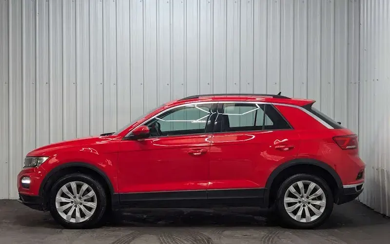 Used VW T-Roc SE 116 HP (85 kW) 2018 Red SUV