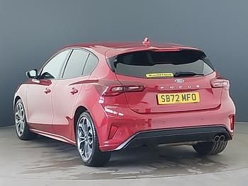 Used Ford Focus ST-Line 120 HP (88 kW) 2023 Red Hatchback