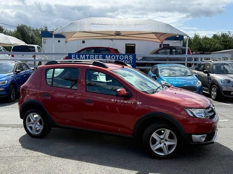 Red Used 2016 Dacia Sandero Lauréate Hatchback | £4,599 (Fair price) - Image 1/4