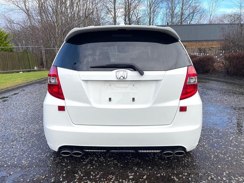 Used Honda Jazz 100 HP (73 kW) 2011 White Hatchback