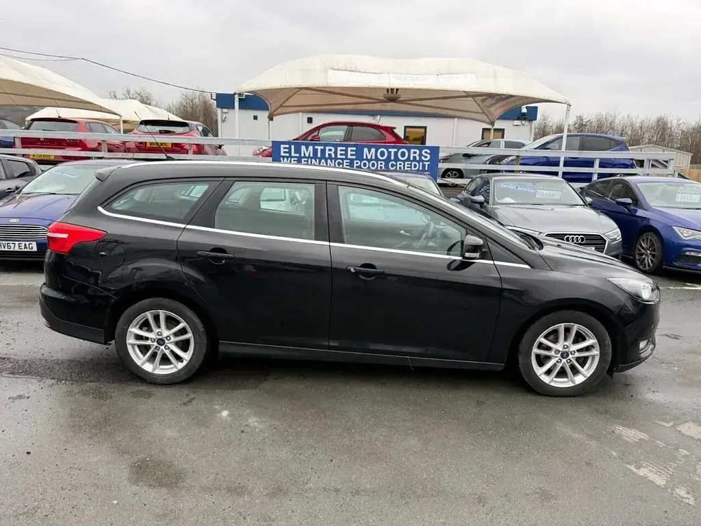 Begagnad Ford Focus Zetec 120 HK (88 kW) 2016 Svart Kombi