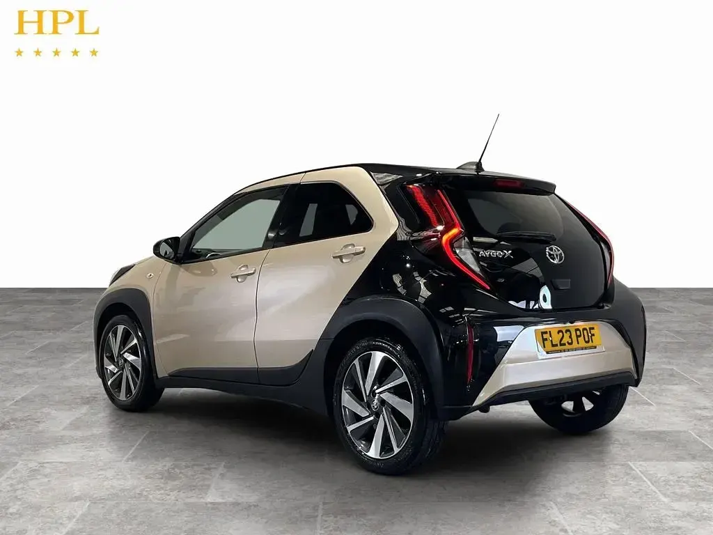 Used Toyota Aygo X 72 HP (52 kW) 2023 Beige SUV