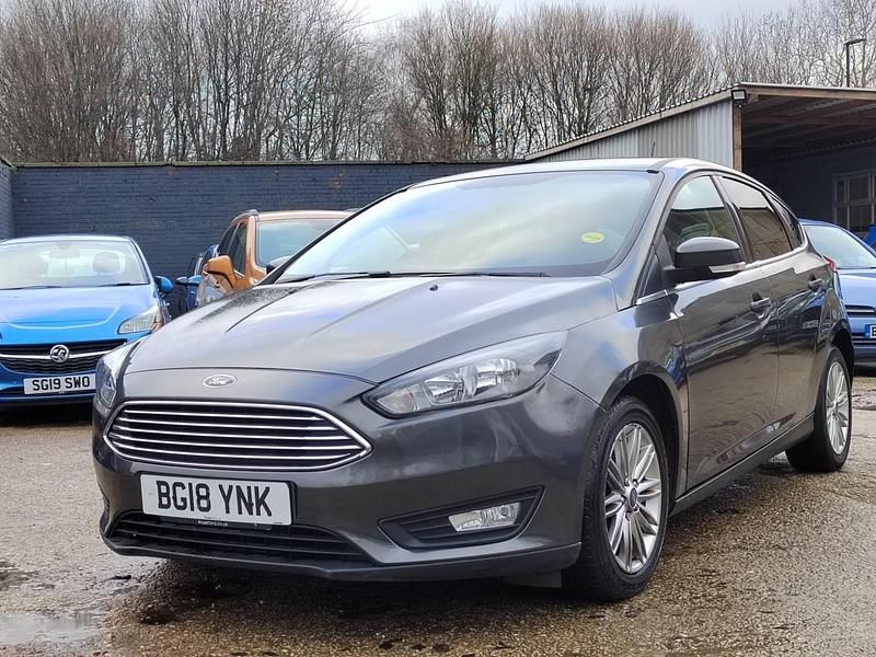 Used Ford Focus Zetec 123 HP (90 kW) 2018 Grey Hatchback
