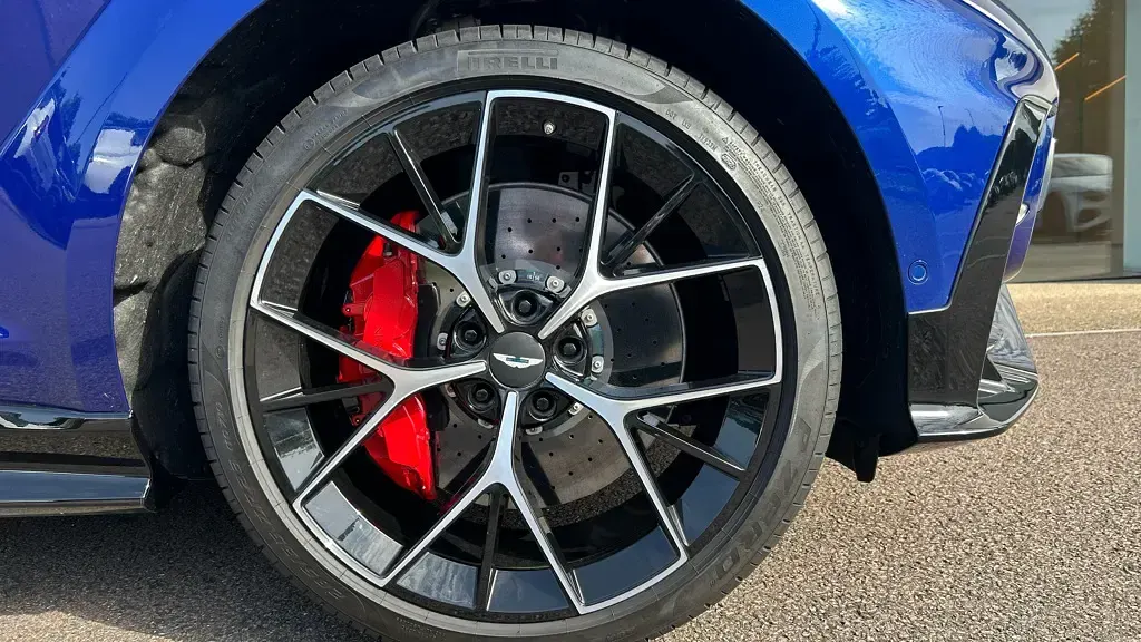 New Aston Martin DBX 727 HP (534 kW) 2026 Blue SUV