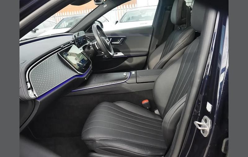 Used Mercedes E300 AMG Line Premium 313 HP (230 kW) 2024 Blue Sedan
