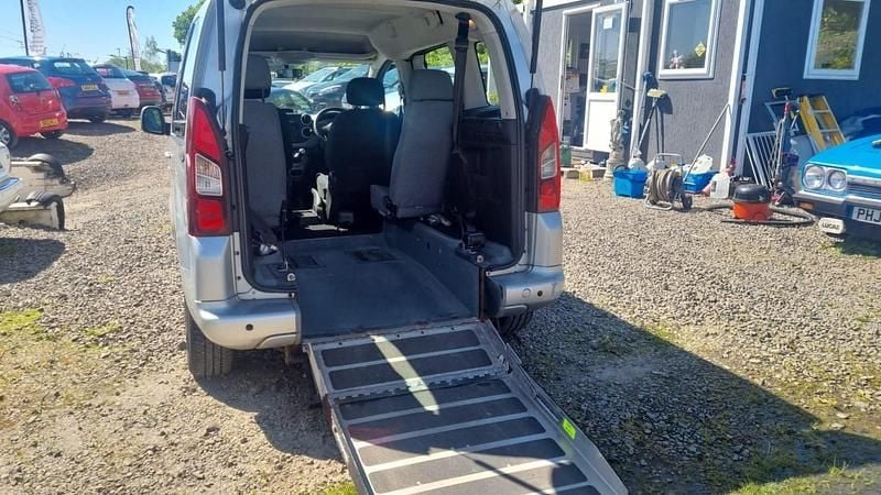 Used Peugeot Partner Tepee S 92 HP (67 kW) 2014 Silver MPV