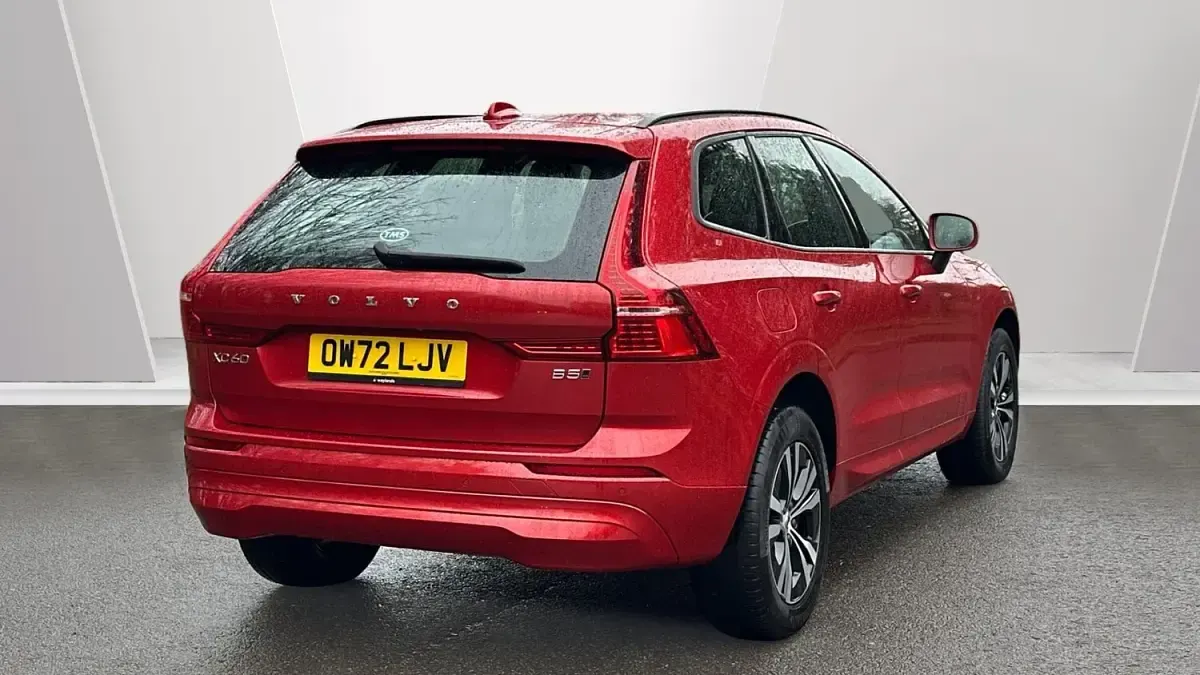 Used Volvo XC60 Core 250 HP (183 kW) 2023 Red SUV