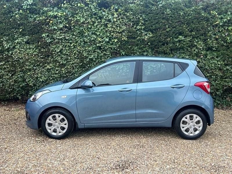 Used Hyundai i10 SE 66 HP (48 kW) 2016 Blue Hatchback