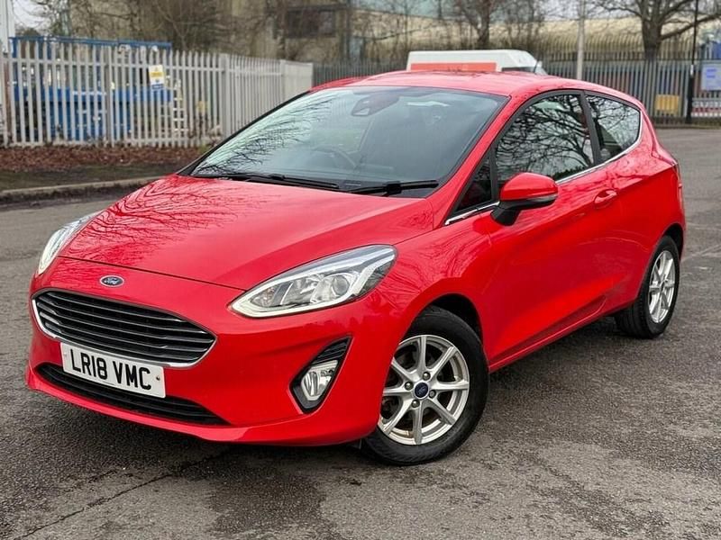 Used Ford Fiesta Zetec 85 HP (62 kW) 2018 Red Hatchback