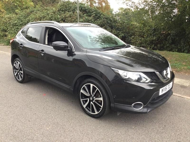 Used Nissan Qashqai Tekna 115 HP (84 kW) 2016 Black SUV