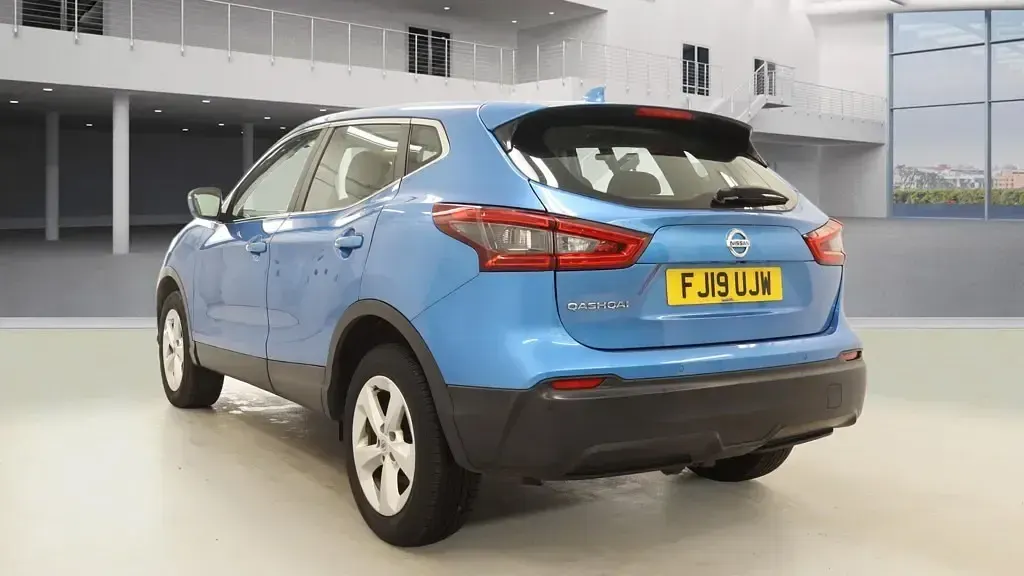 Used Nissan Qashqai Acenta Premium 140 HP (102 kW) 2019 Vivid blue SUV