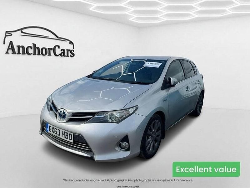 Used Toyota Auris Hybrid 136 HP (100 kW) 2013 Silver Hatchback