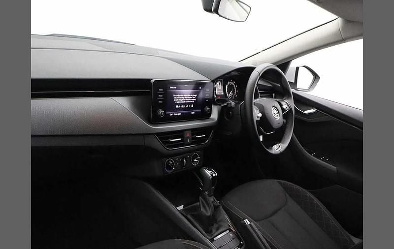 Used Skoda Kamiq SE 115 HP (84 kW) 2023 White SUV