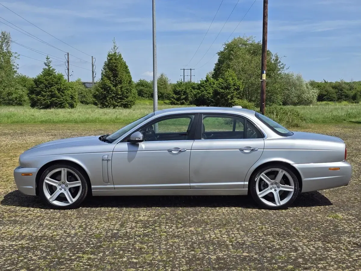 Used Jaguar XJ Sovereign 207 HP (152 kW) 2007 Silver Sedan