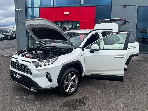 Used Toyota RAV4 Design 218 HP (160 kW) 2020 White SUV