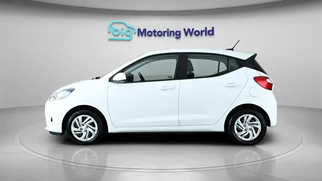 Used Hyundai i10 SE 67 HP (49 kW) 2022 White Hatchback