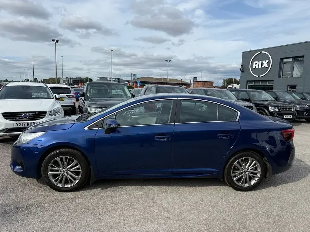 Used Toyota Avensis Business Edition 147 HP (108 kW) 2016 Blue Sedan